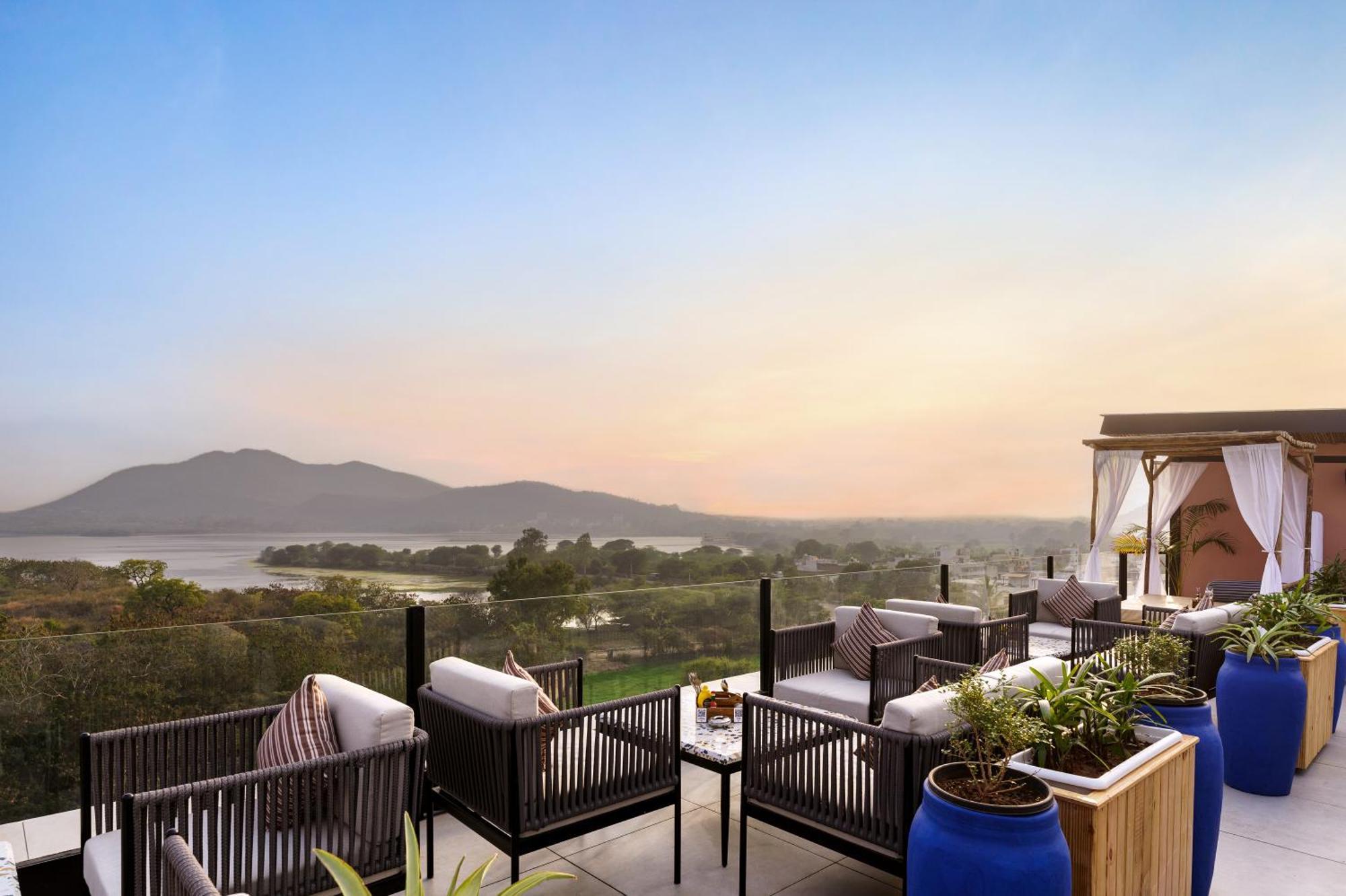 Casa Blanca Lakecity Ουνταϊπούρ Εξωτερικό φωτογραφία