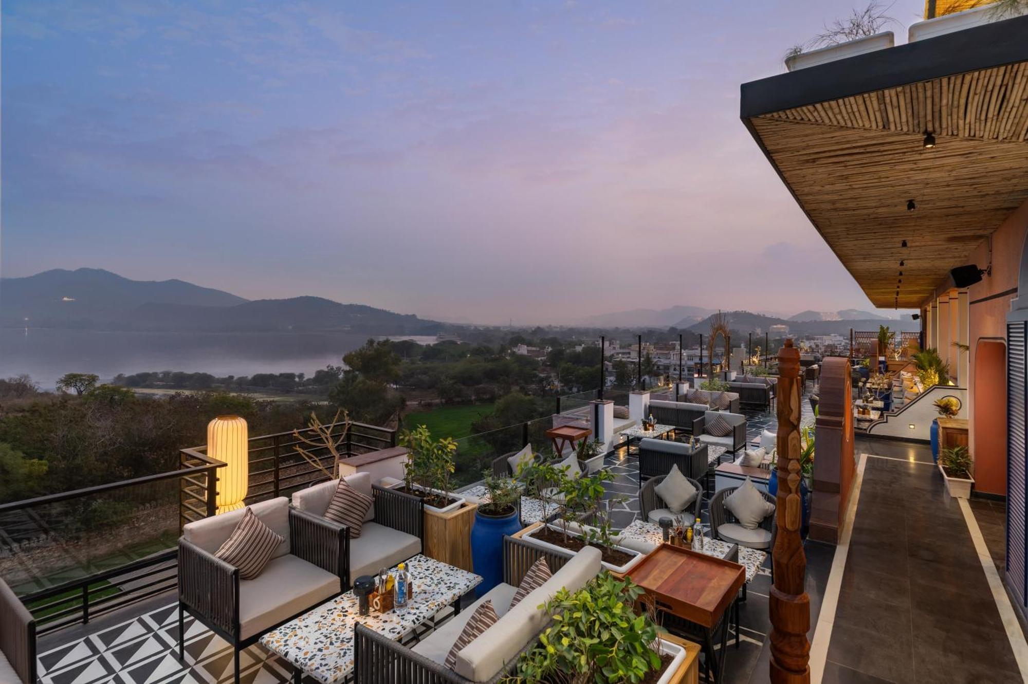 Casa Blanca Lakecity Ουνταϊπούρ Εξωτερικό φωτογραφία